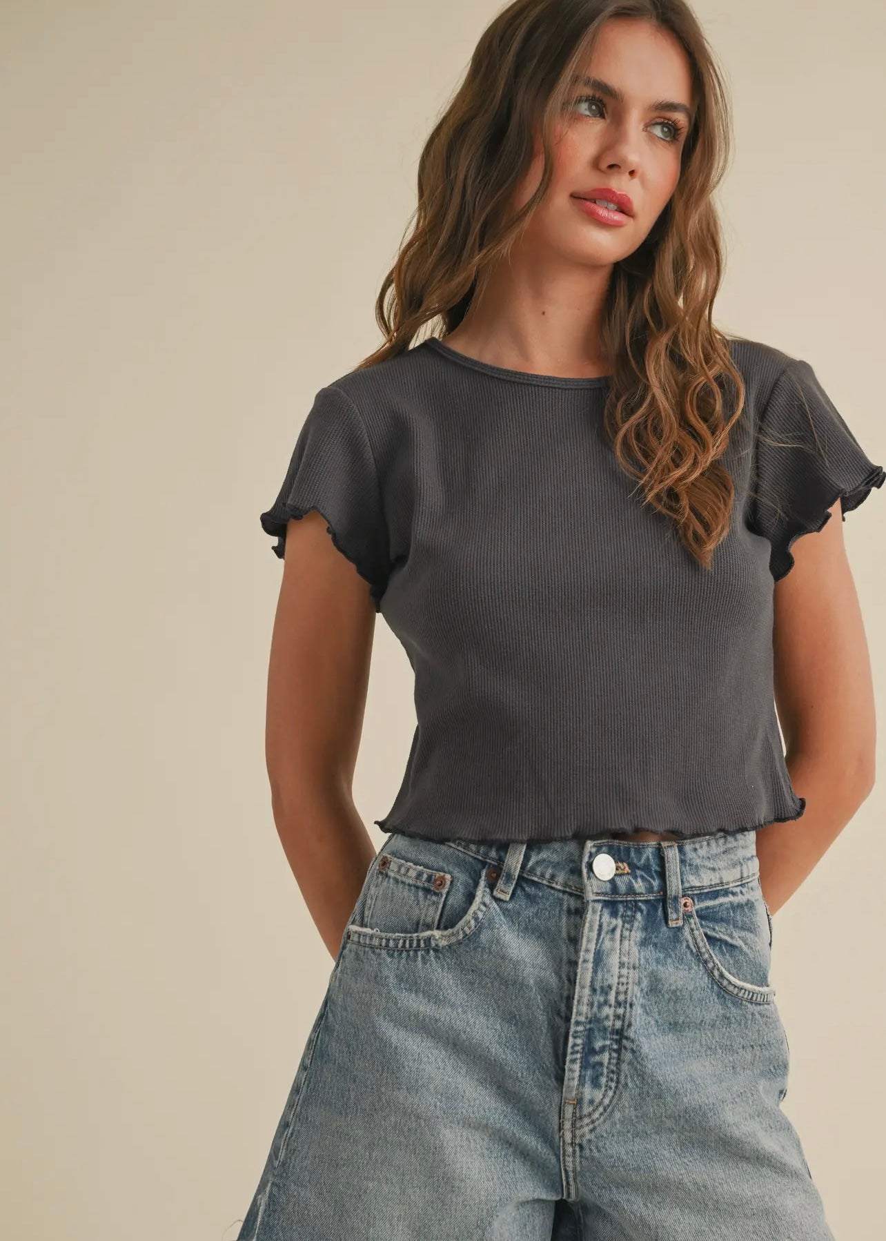 LUCI CROPPED TEE