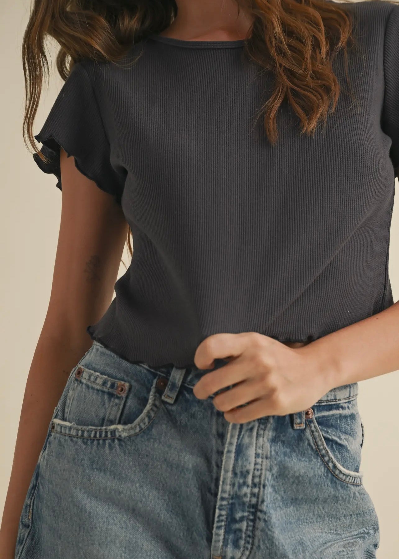 LUCI CROPPED TEE